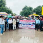 स्वास्थ्य कर्मचारियों का रायपुर में हल्लाबोल: निजीकरण और आउटसोर्सिंग के खिलाफ निकाली विशाल रैली, कलेक्टर को सौंपा 8 सूत्रीय ज्ञापन